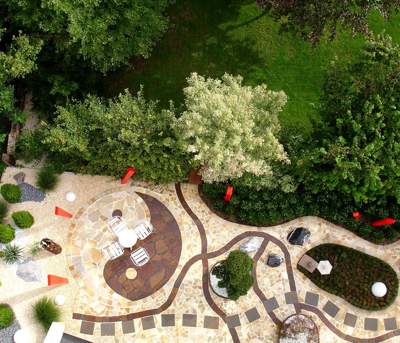Mosaik aus Flagstone mit Rundungen